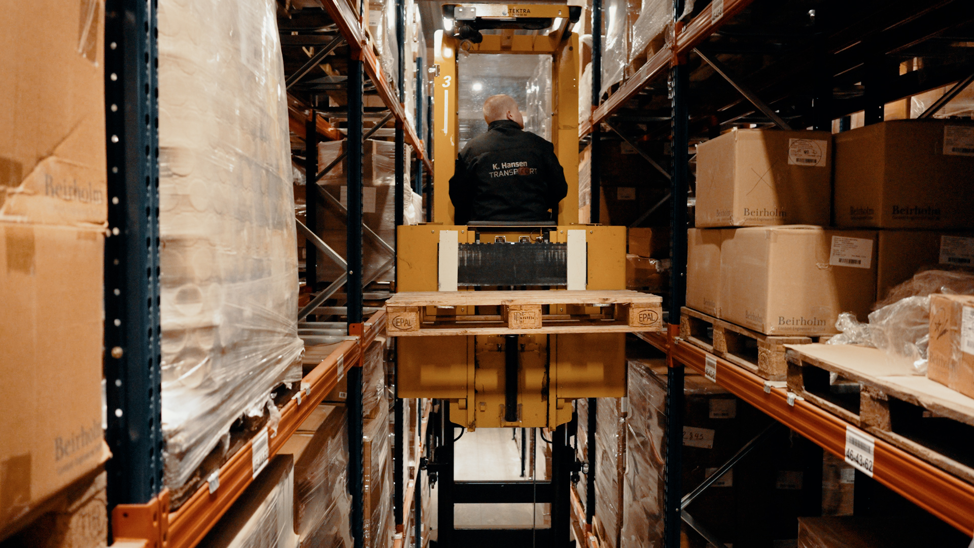 KHansen - FORSKEL.00_01_18_09.Still029.jpg